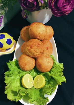 A picture of Crispy potato and cheese balls.