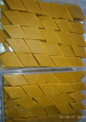 A picture of Besan burfi.