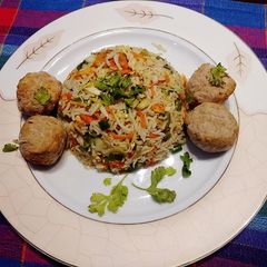 A picture of Kofte fried rice. .