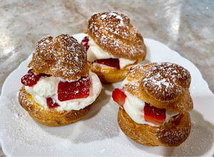 A picture of Simple Cream Puffs.