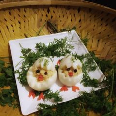 A picture of Easter chicks.