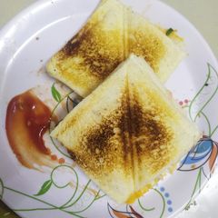 A picture of Mayonnaise chess sandwich.