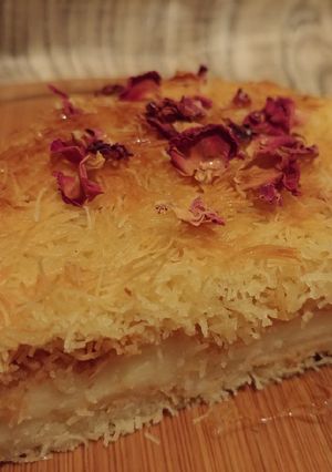 A picture of Othmaliyeh Kunafa with Cheese Filling.