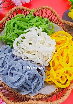 Hình của món Mứt dừa tứ sắc.