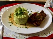 Una foto de cuscus con apio o