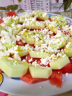 Una foto de Ensalada de sandía, feta y pepino