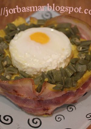 Foto principal de Pure de patatas con panceta ahumada, judías y huevo