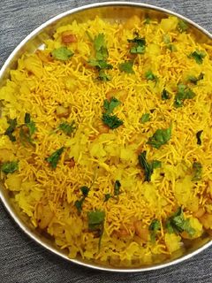 બટાકા પૌવા (Bataka Poha Recipe In Gujarati) રેસીપી મુખ્ય ફોટો