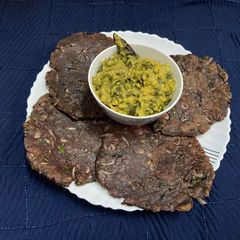 A picture of Ragi rotti with drumstick leaves.