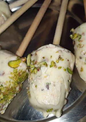 A picture of White chocolate choco bar nuties.