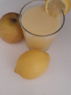 Una foto de Zumo de limón muy fresco