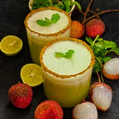 A picture of Lychee Squash (Litchi Juice).