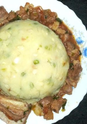 A picture of Mukimo/ beef stew.
