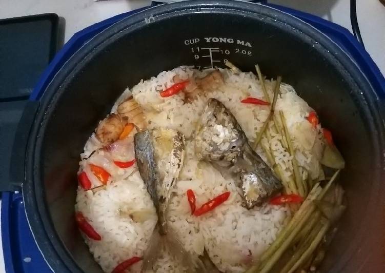 Langkah Mudah untuk Menyiapkan Nasi liwet teri medan ikan peda rice cooker, Sempurna