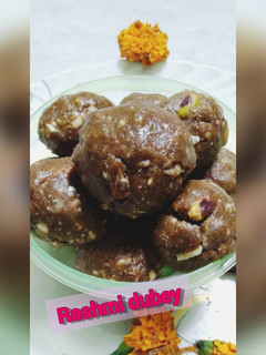 आटे और मेवे के लड्डू (aate aur mewe ke ladoo recipe in Hindi) रेसिपी मुख्य फोटो