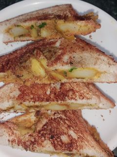 आलू के सैंडविच (Aloo ke sandwich recipe in hindi) रेसिपी मुख्य फोटो