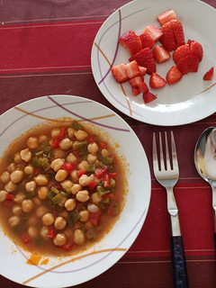 Una foto de Garbanzos con verdura