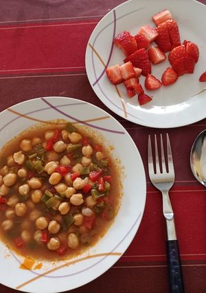 Una foto de Garbanzos con verdura