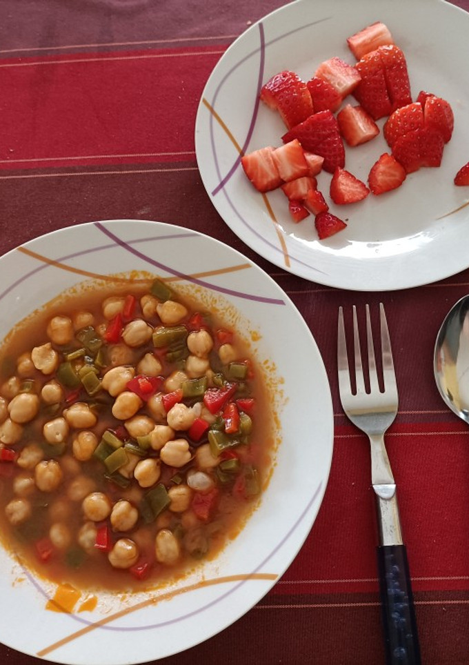 Una foto de Garbanzos con verdura