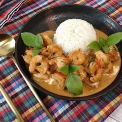 A picture of 🧑🏽‍🍳🧑🏼‍🍳How to Make Panang Curry with Shrimp • Thai Panang Curry Recipe |ThaiChef Food.