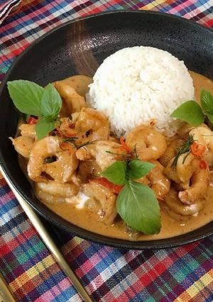 A picture of 🧑🏽‍🍳🧑🏼‍🍳How to Make Panang Curry with Shrimp • Thai Panang Curry Recipe |ThaiChef Food.