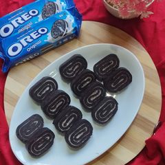 A picture of Oreo sushi.