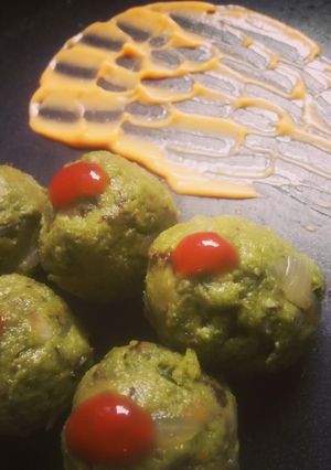 A picture of Spinach Rice balls.