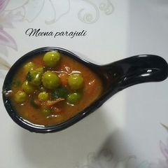 A picture of Matar aloo jhol.