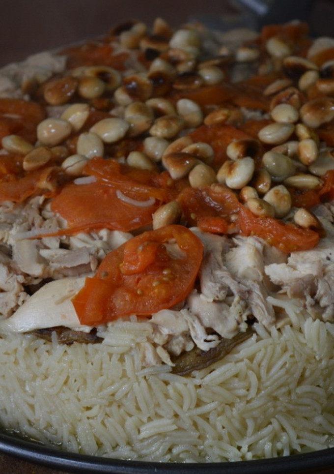 Una foto de Makluba de pollo