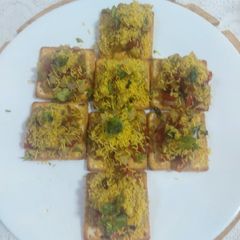 A picture of Cream cracker biscuits chatpati chat.