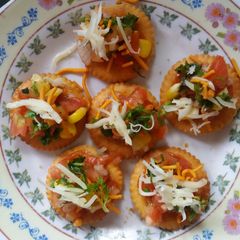 A picture of Biscuit canapes.