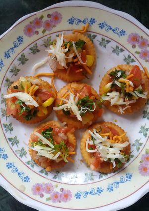 A picture of Biscuit canapes.