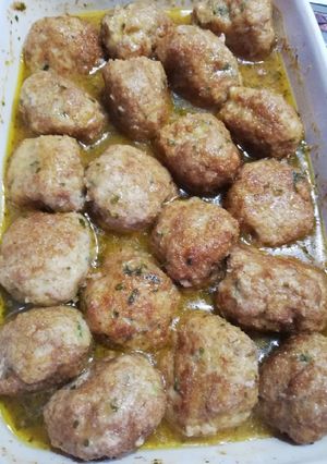 Una foto de Albóndigas de pavo-cerdo en salsa