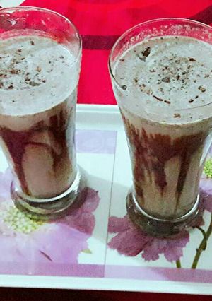 A picture of Oreo milk shake.