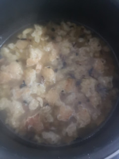 Una foto de Sopa de ajo y pan