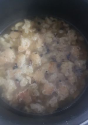 Una foto de Sopa de ajo y pan