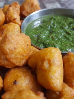 A picture of Moong dal pakodas.