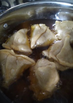 घर के समोसे रेसिपी मुख्य फोटो