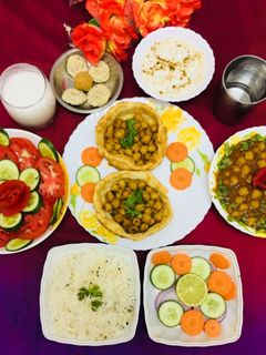छोले कटोरी भटूरे रेसिपी मुख्य फोटो