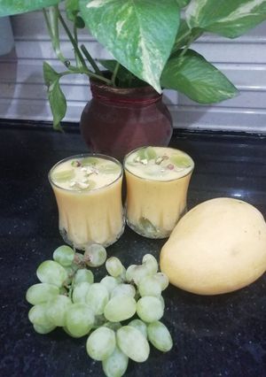 A picture of Grapes & Mango Smoothie.