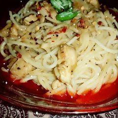 A picture of Smoky chicken spaghetti 🍝🍷.