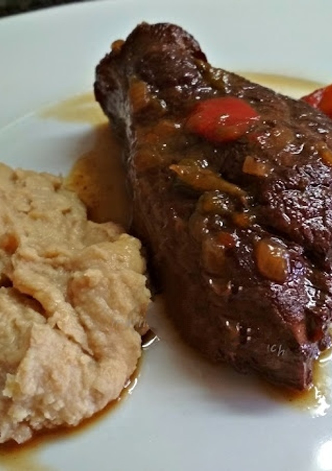 Una foto de Jarrete de ternera con puré de castañas