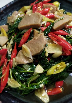 Foto resep Oseng Kangkung Bakso