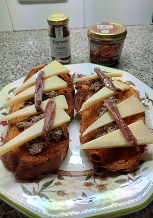 Una foto de Tostadas Mar y Montaña