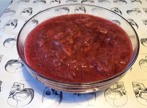 Une photo de Compote de pêches de vigne et rhubarbe