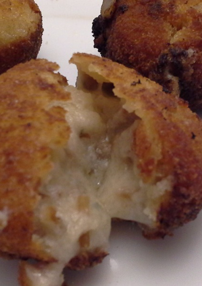 Una foto de Croquetas de roquefort y dátiles