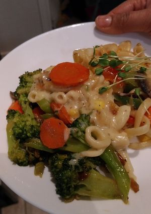 A picture of Veggie macaroni noodle.