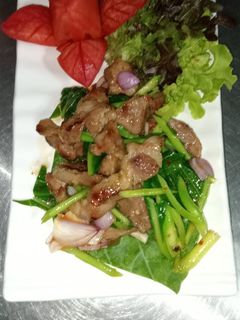 รูปของ ยำหมูย่างคะน้ากรอบ