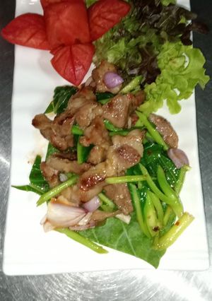 รูปของ ยำหมูย่างคะน้ากรอบ