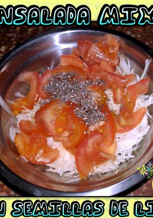 Una foto de Ensalada Mix Con semillas de lino